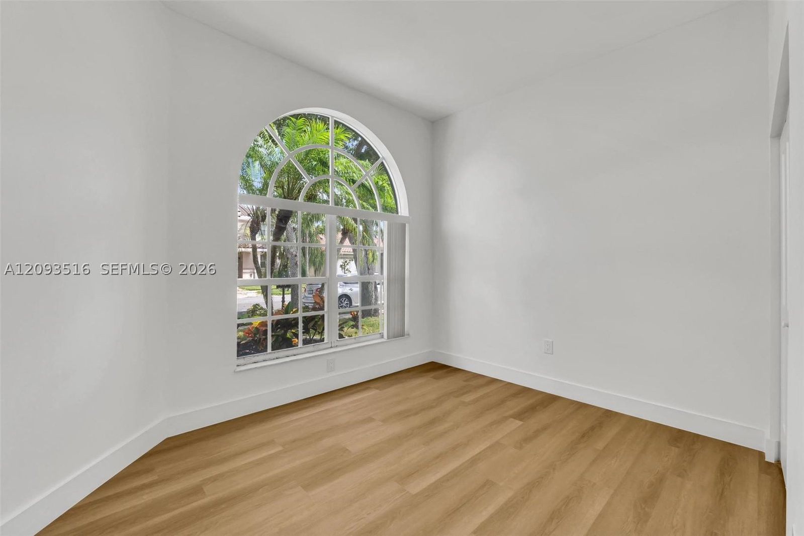 Real estate property located at 16 Gables Blvd, Broward, Bonaventure, Weston, FL