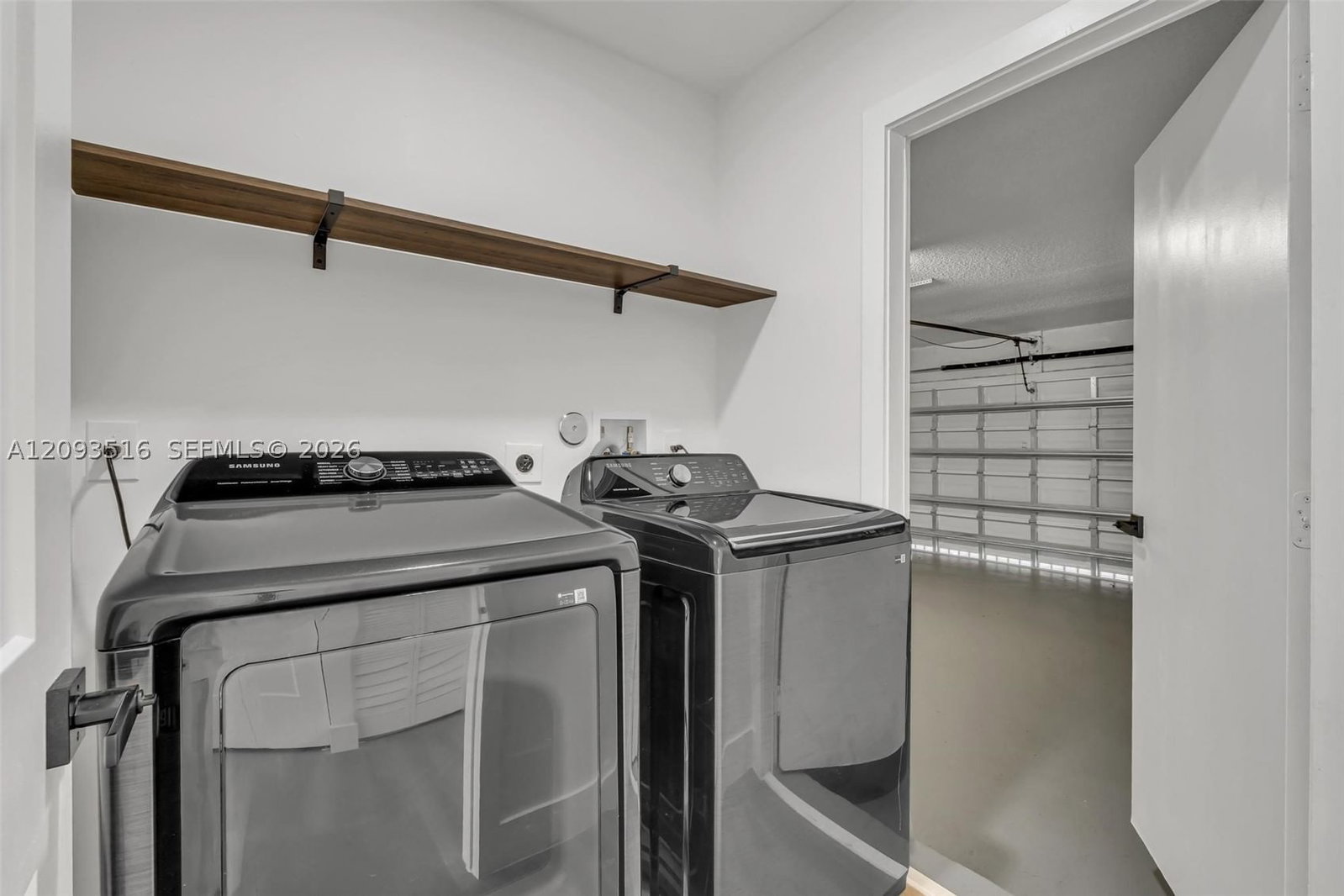 Real estate property located at 16 Gables Blvd, Broward, Bonaventure, Weston, FL