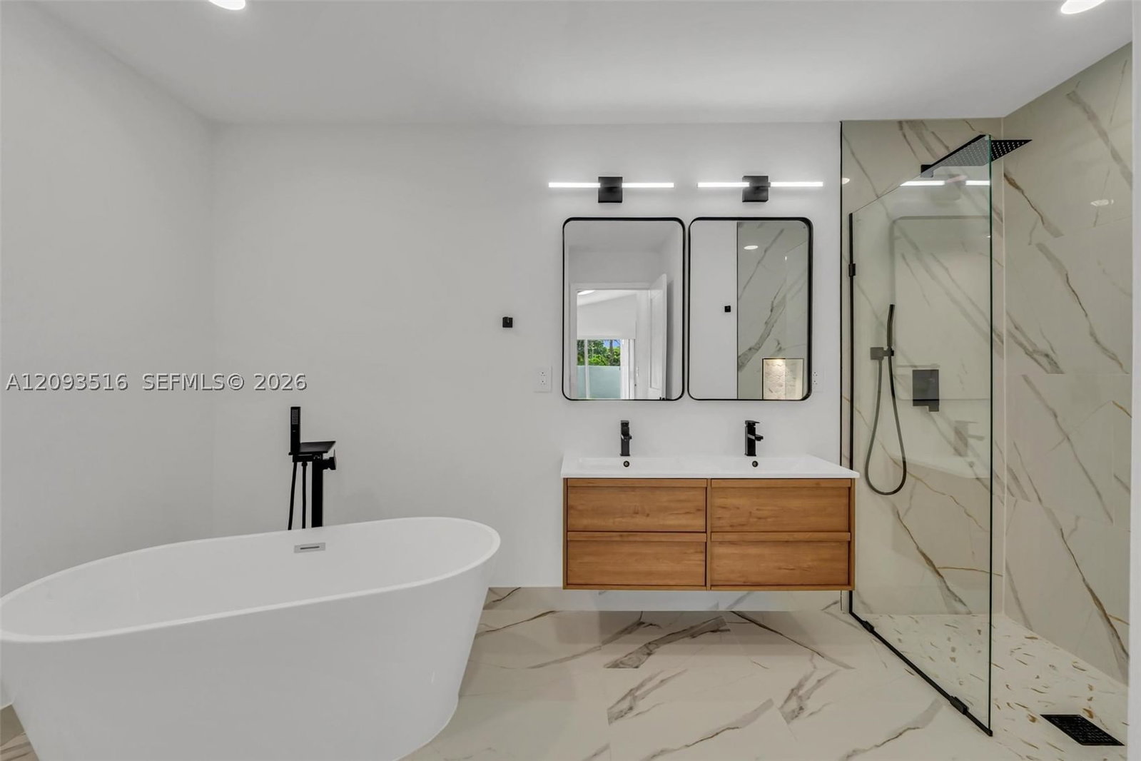 Real estate property located at 16 Gables Blvd, Broward, Bonaventure, Weston, FL