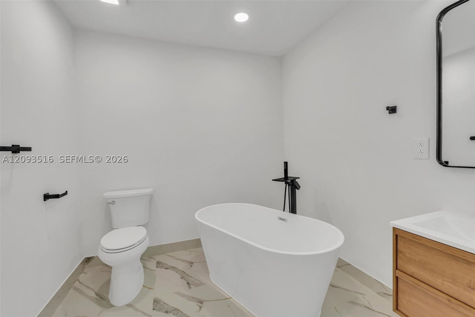 Real estate property located at 16 Gables Blvd, Broward, Bonaventure, Weston, FL