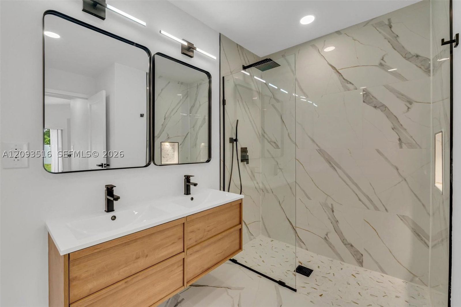 Real estate property located at 16 Gables Blvd, Broward, Bonaventure, Weston, FL