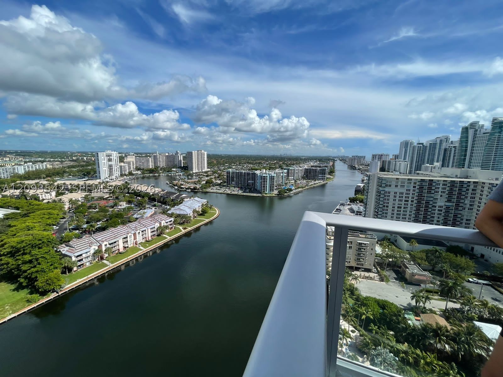 Real estate property located at 4010 Ocean Dr R1902, Broward, 4010 South Ocean Condo, Hollywood, FL