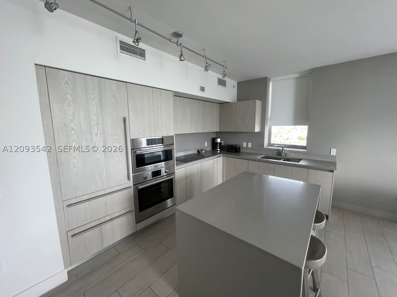 Real estate property located at 4010 Ocean Dr R1902, Broward, 4010 South Ocean Condo, Hollywood, FL