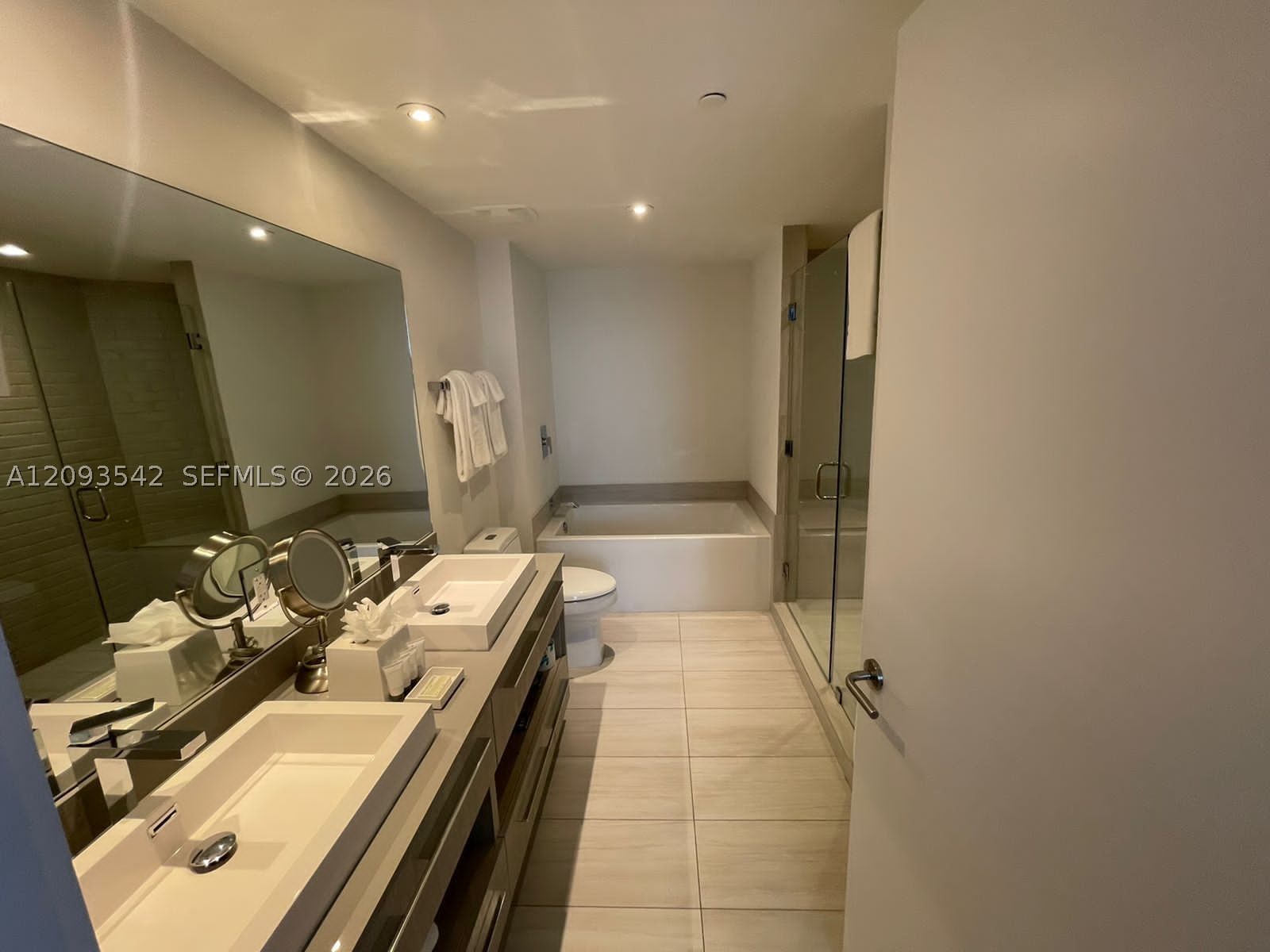 Real estate property located at 4010 Ocean Dr R1902, Broward, 4010 South Ocean Condo, Hollywood, FL