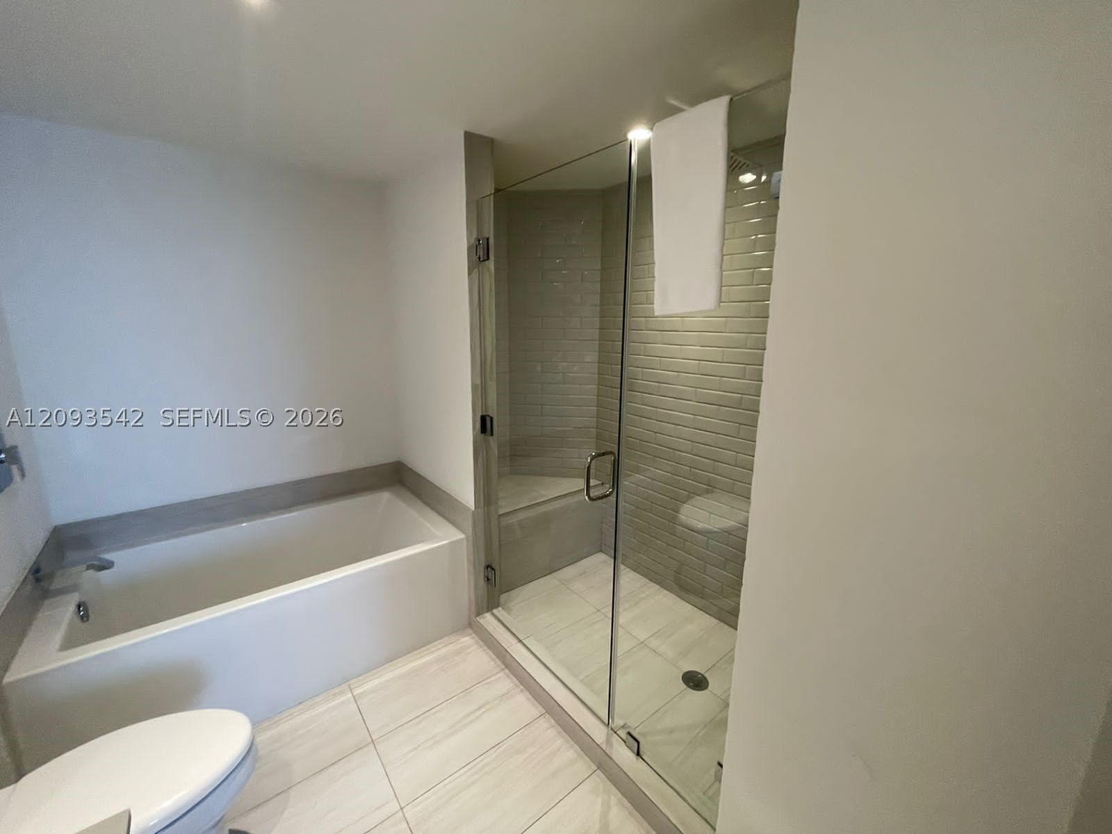 Real estate property located at 4010 Ocean Dr R1902, Broward, 4010 South Ocean Condo, Hollywood, FL