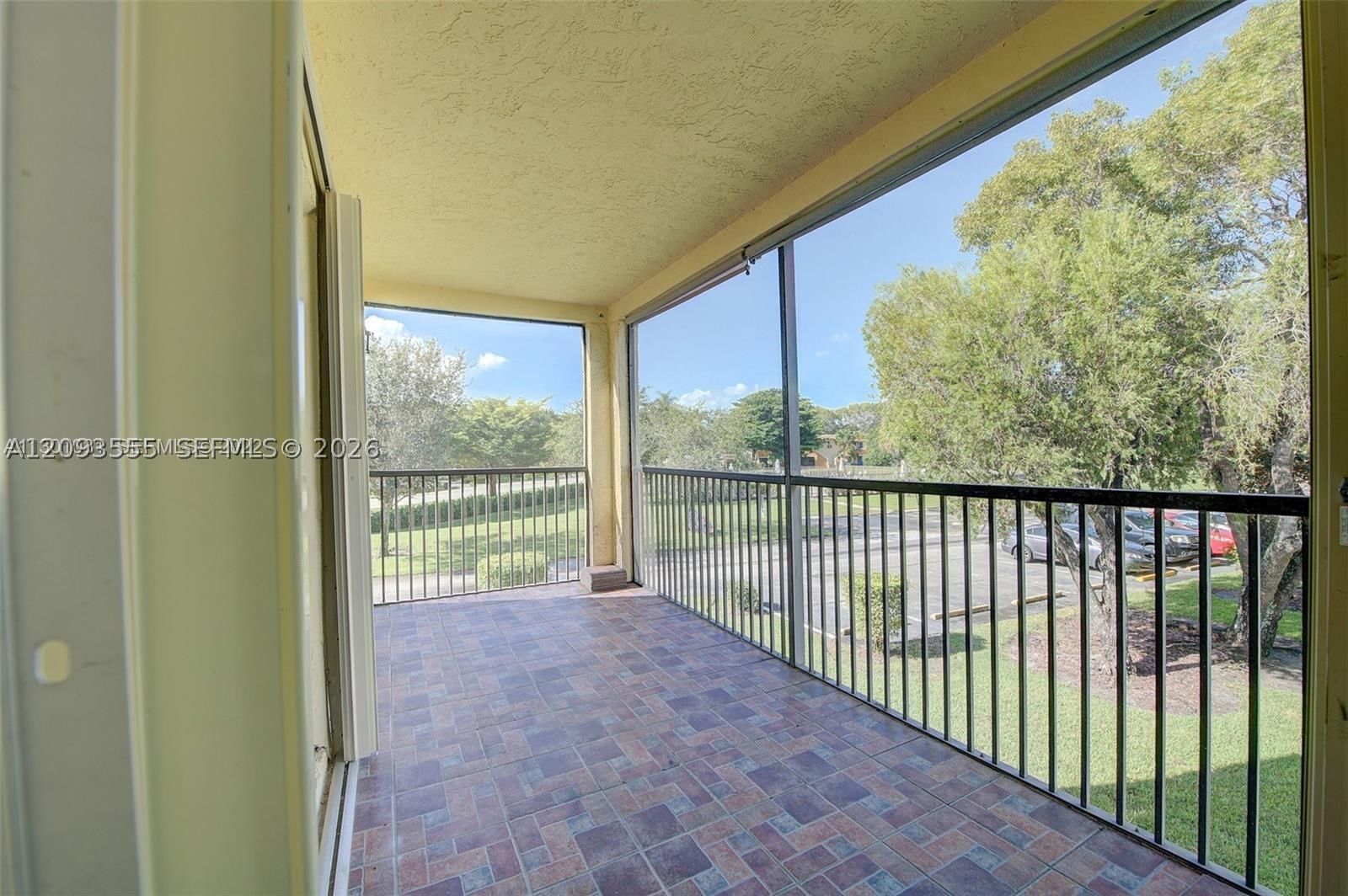 Real estate property located at 165 Lakeview Dr #201, Broward, Racquet Club Village Apar, Weston, FL