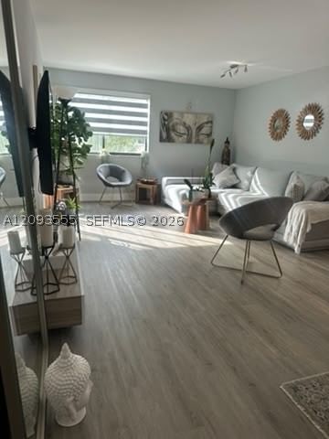 Real estate property located at 165 Lakeview Dr #201, Broward, Racquet Club Village Apar, Weston, FL