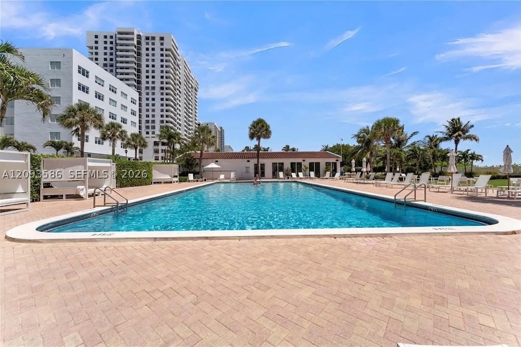 Real estate property located at 2457 Collins Ave #1502, Miami-dade, The Royal Club Condo, Miami Beach, FL