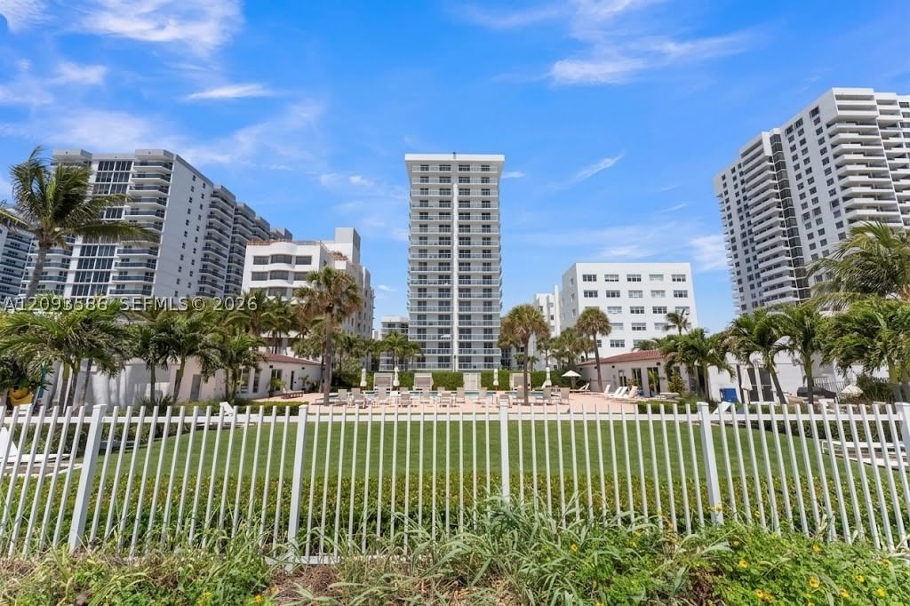 Real estate property located at 2457 Collins Ave #1502, Miami-dade, The Royal Club Condo, Miami Beach, FL