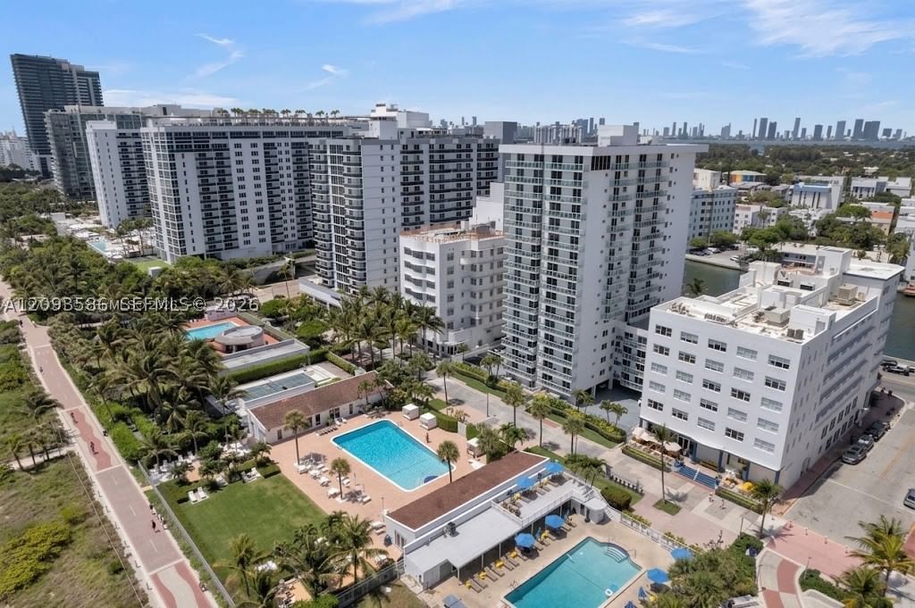 Real estate property located at 2457 Collins Ave #1502, Miami-dade, The Royal Club Condo, Miami Beach, FL