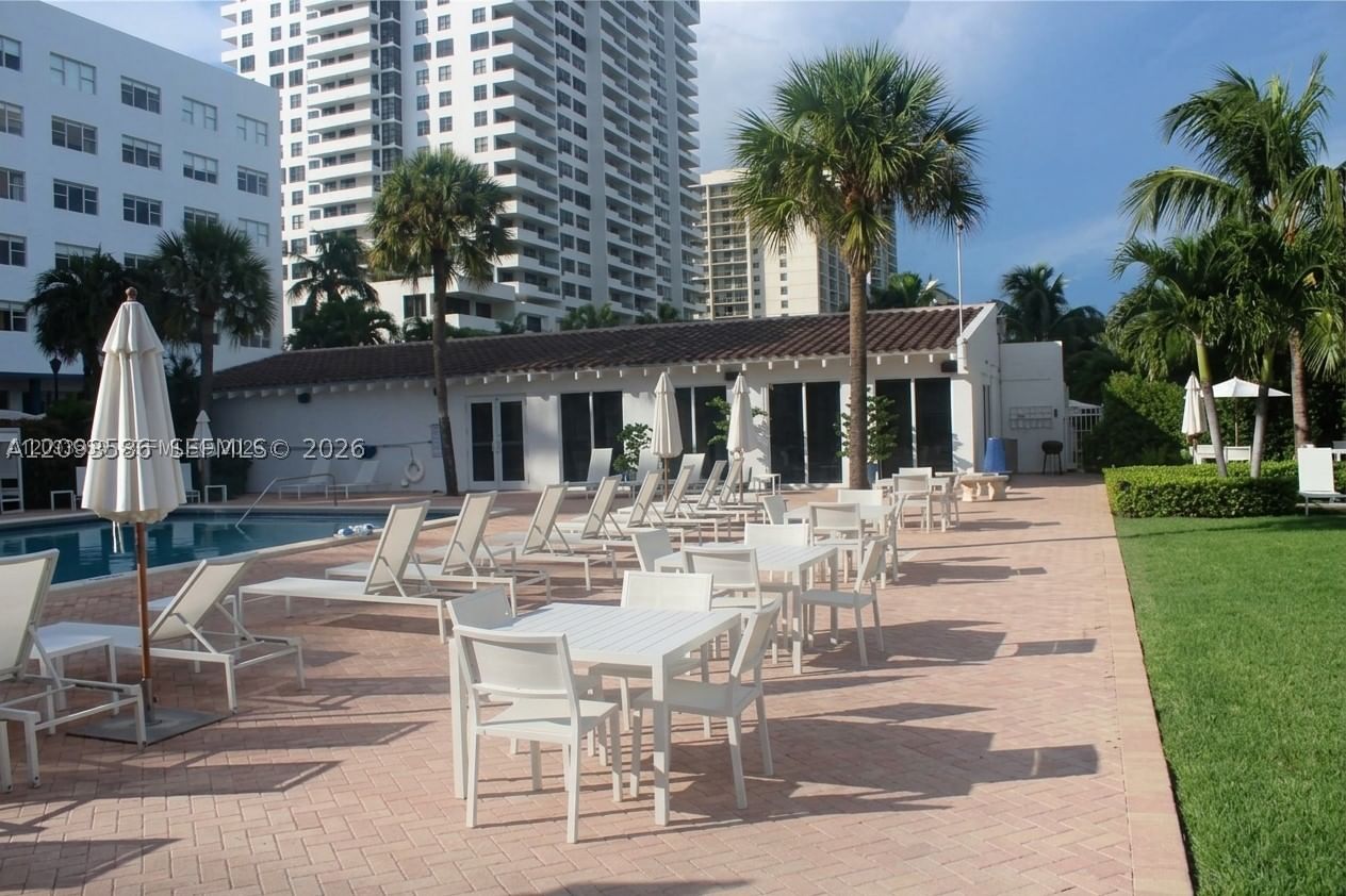 Real estate property located at 2457 Collins Ave #1502, Miami-dade, The Royal Club Condo, Miami Beach, FL