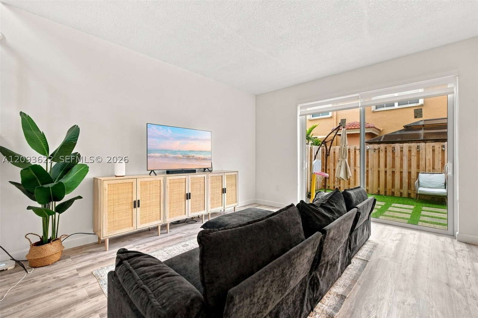 Real estate property located at 8531 139th Ter #1406, Miami-dade, Villa Vizcaya Condo, Miami Lakes, FL
