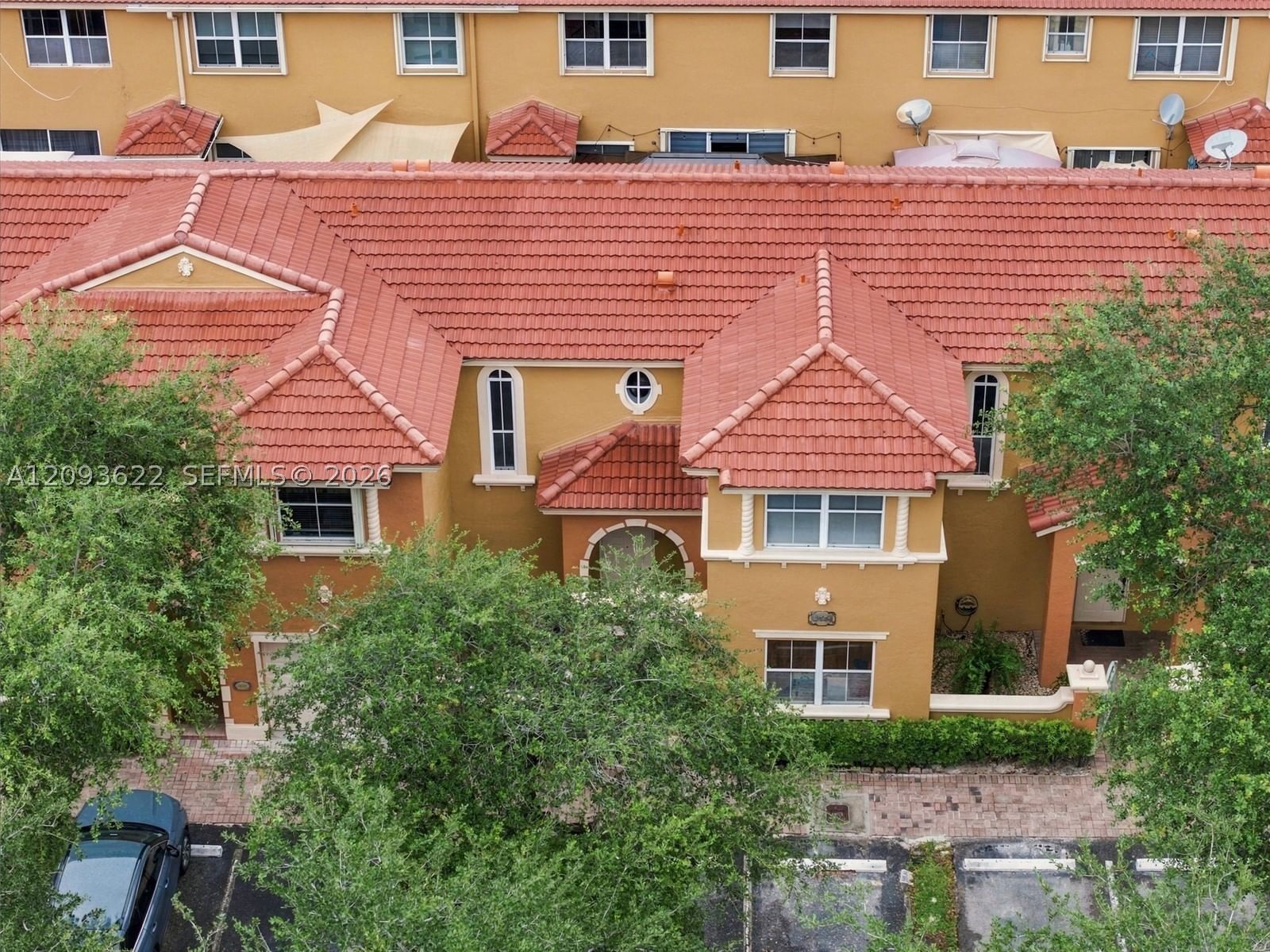 Real estate property located at 8531 139th Ter #1406, Miami-dade, Villa Vizcaya Condo, Miami Lakes, FL