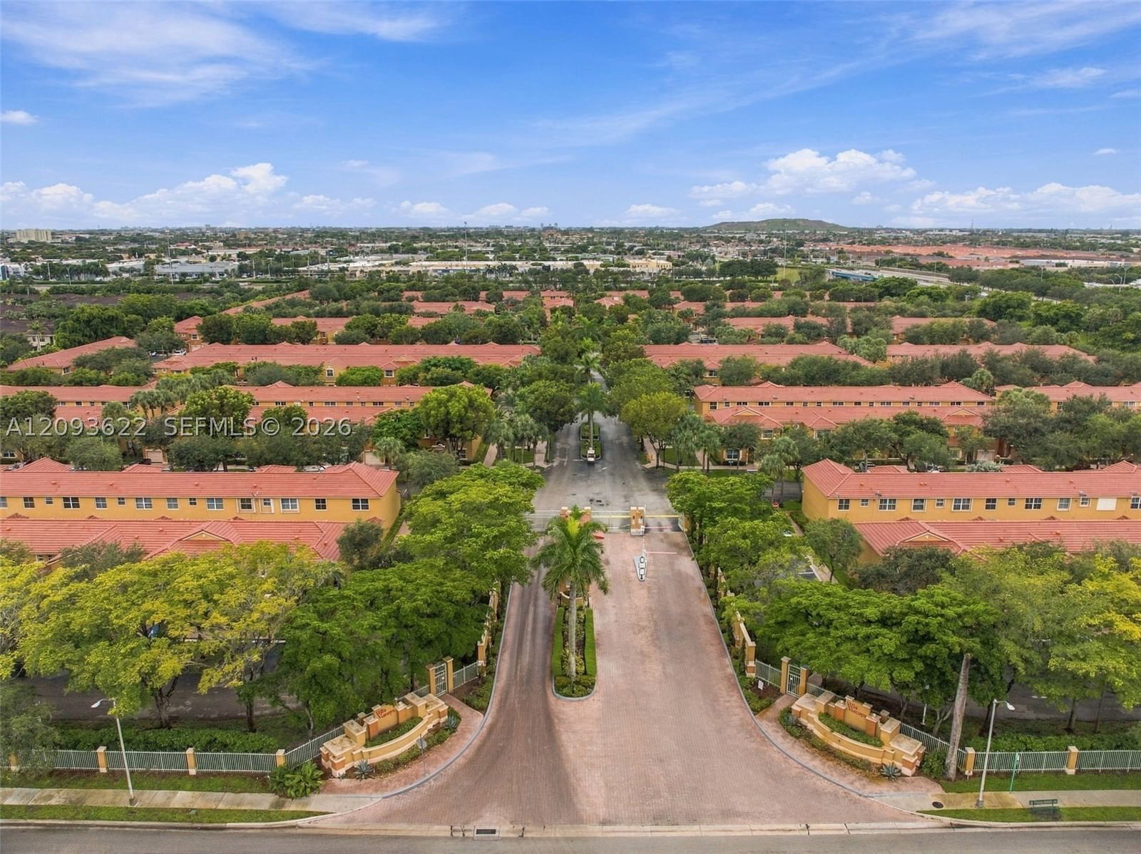 Real estate property located at 8531 139th Ter #1406, Miami-dade, Villa Vizcaya Condo, Miami Lakes, FL