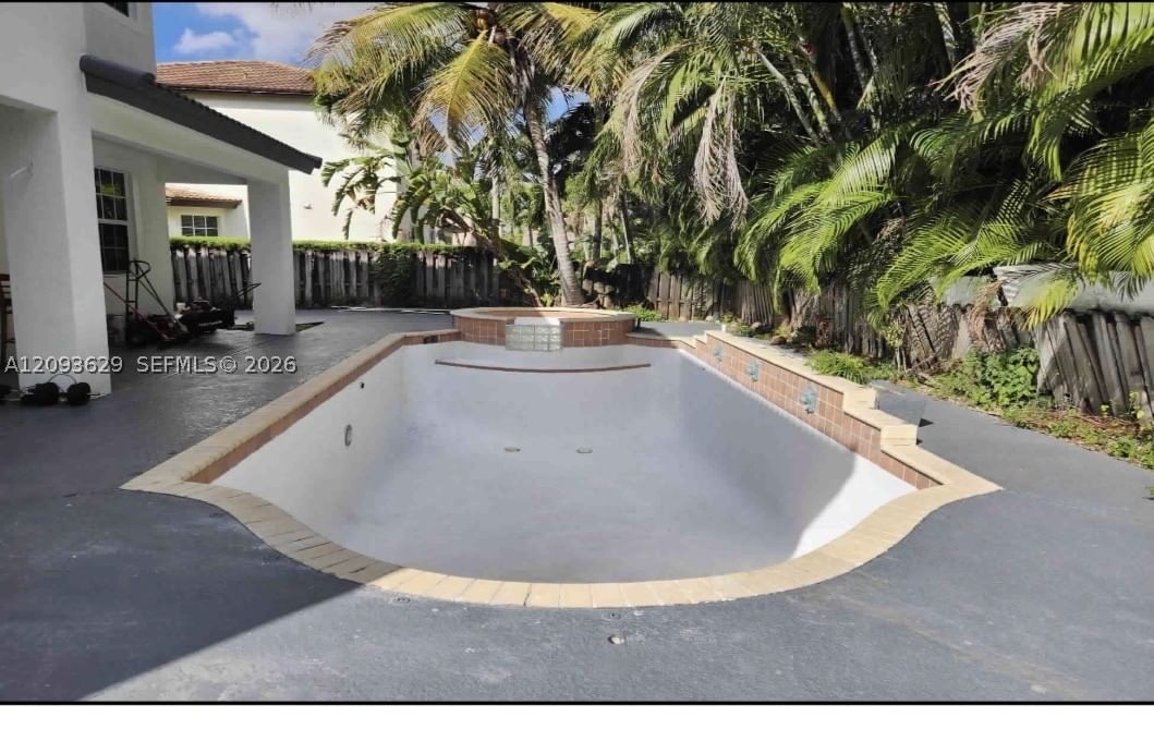 Real estate property located at 16231 84th Ct, Miami-dade, Royal Lakes 1st Addn, Miami Lakes, FL