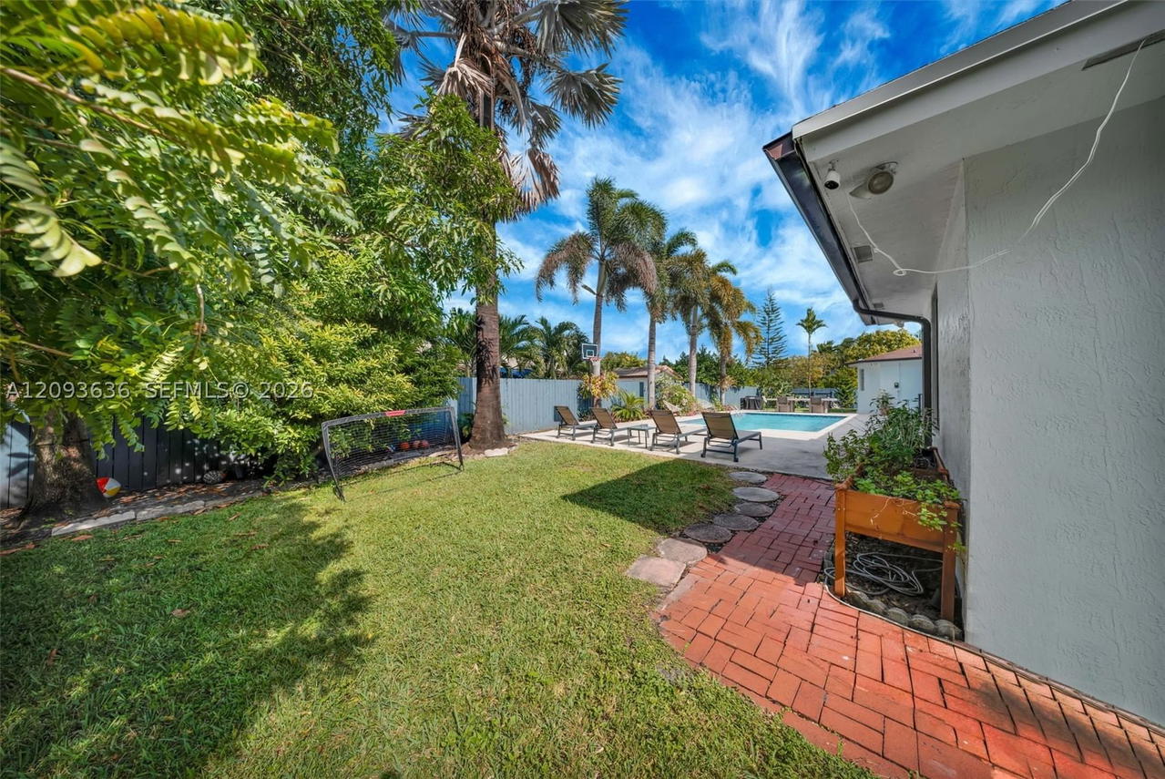 Real estate property located at 10195 26th St, Miami-dade, Vanderbilt Park, Doral, FL
