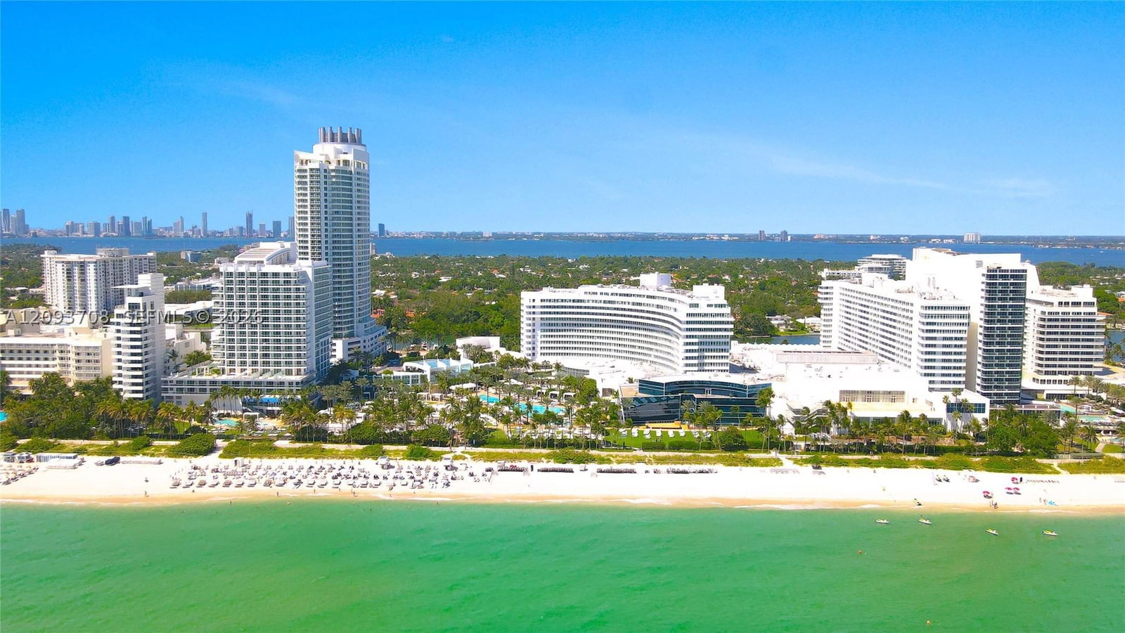 Real estate property located at 4401 Collins Ave #1709, Miami-dade, Fontainebleau Ii Tresor, Miami Beach, FL
