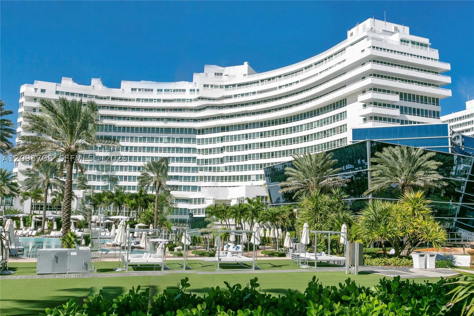 Real estate property located at 4401 Collins Ave #1709, Miami-dade, Fontainebleau Ii Tresor, Miami Beach, FL