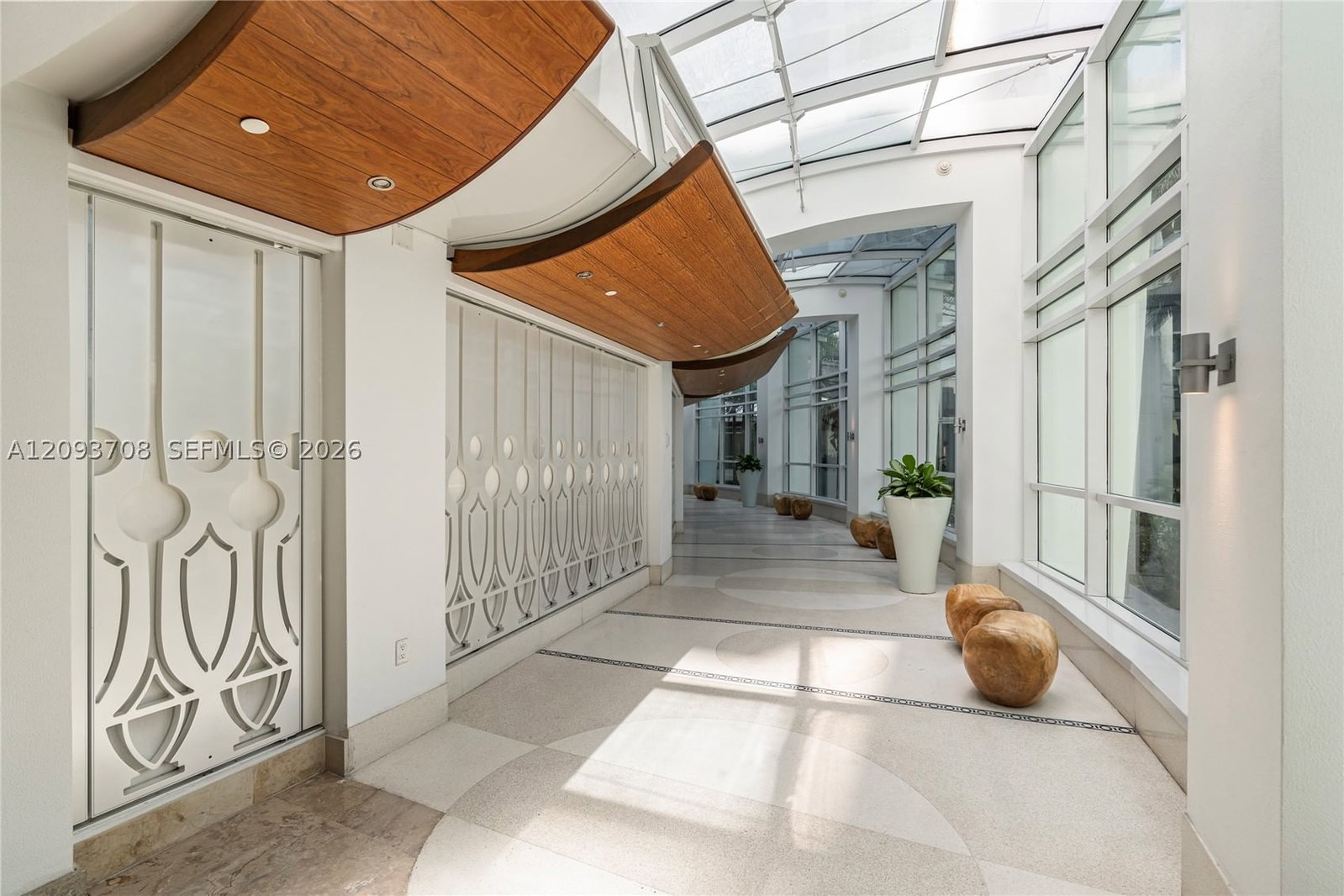 Real estate property located at 4401 Collins Ave #1709, Miami-dade, Fontainebleau Ii Tresor, Miami Beach, FL