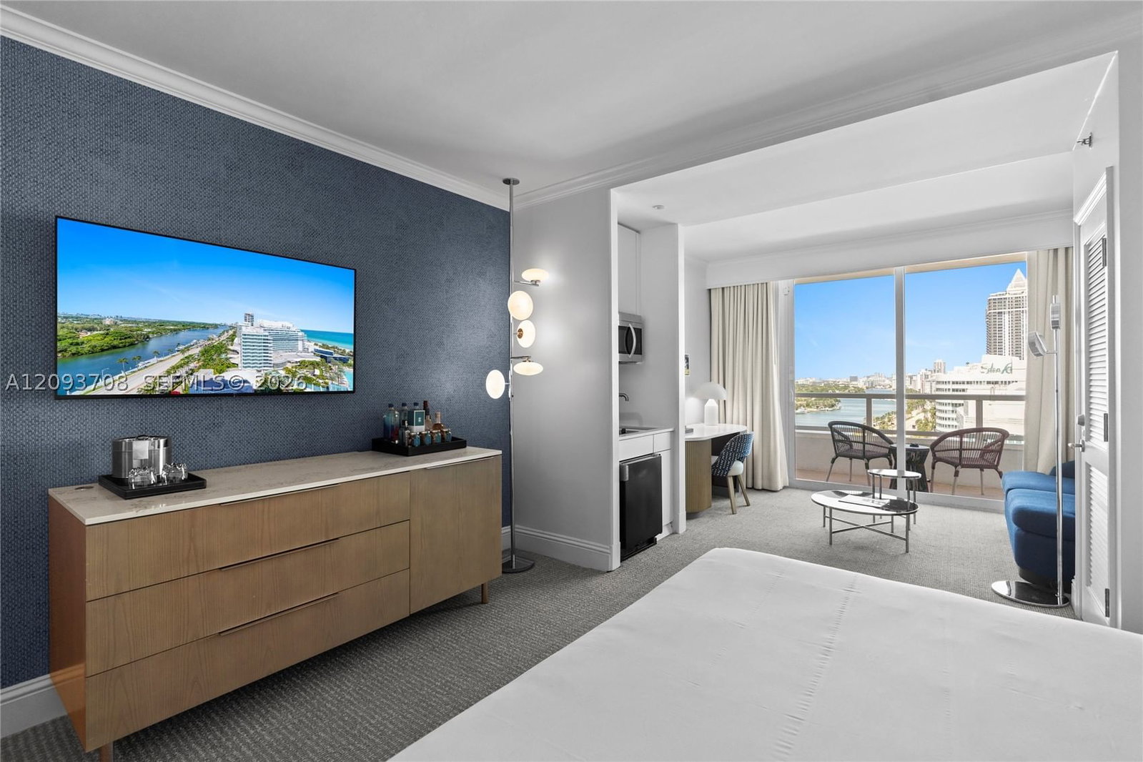 Real estate property located at 4401 Collins Ave #1709, Miami-dade, Fontainebleau Ii Tresor, Miami Beach, FL
