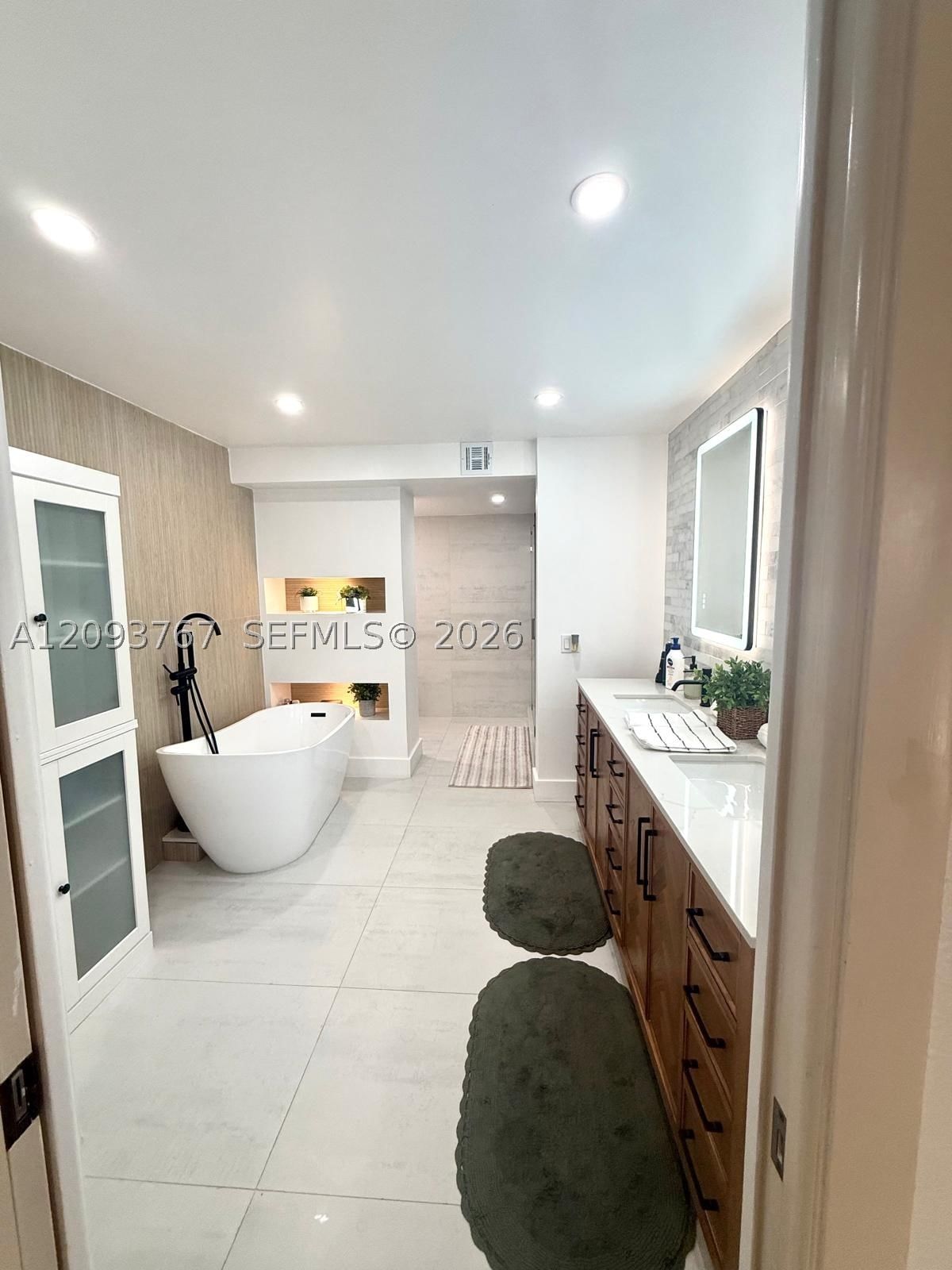 Real estate property located at 9735 52nd St #420, Miami-dade, Doral Oaks Condo #1, Doral, FL