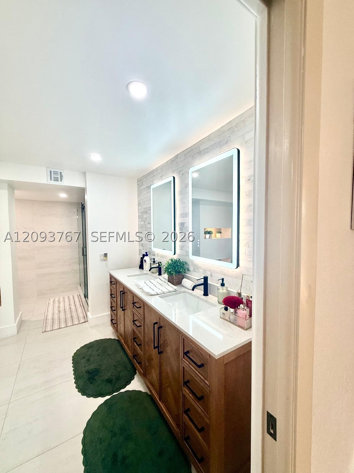 Real estate property located at 9735 52nd St #420, Miami-dade, Doral Oaks Condo #1, Doral, FL