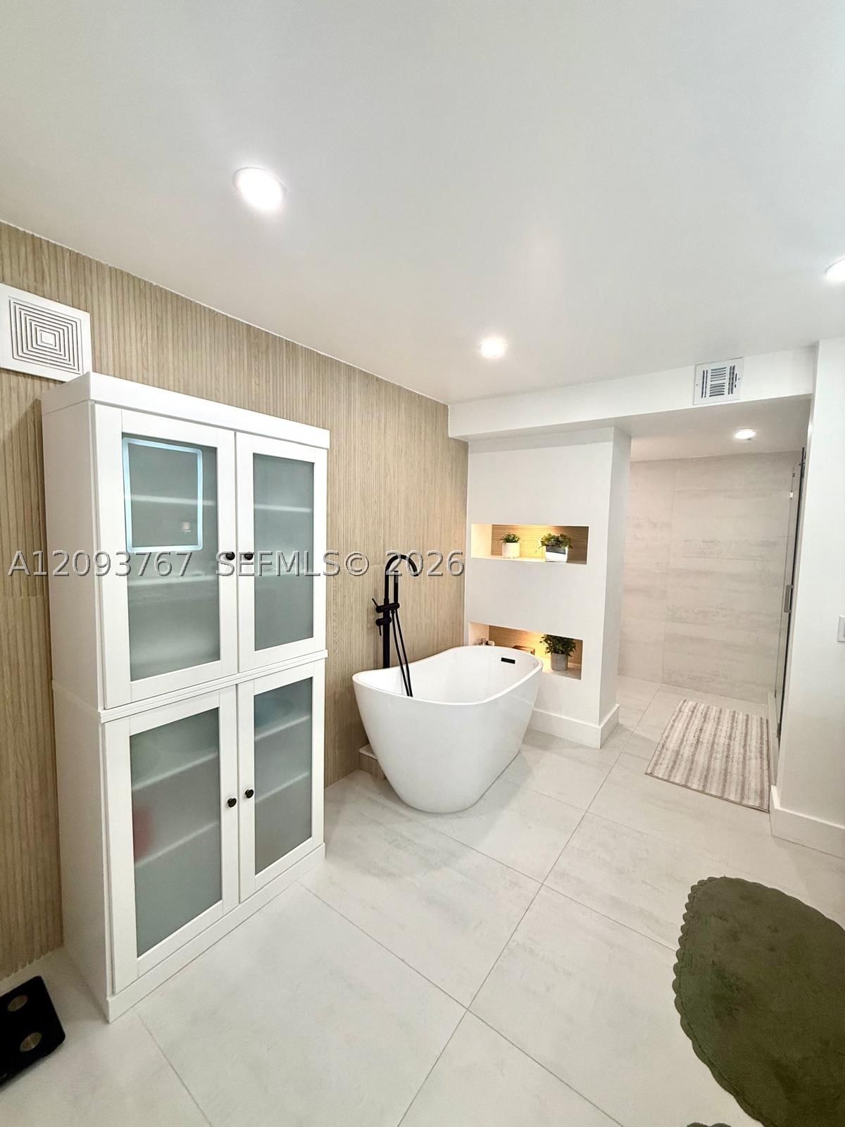 Real estate property located at 9735 52nd St #420, Miami-dade, Doral Oaks Condo #1, Doral, FL