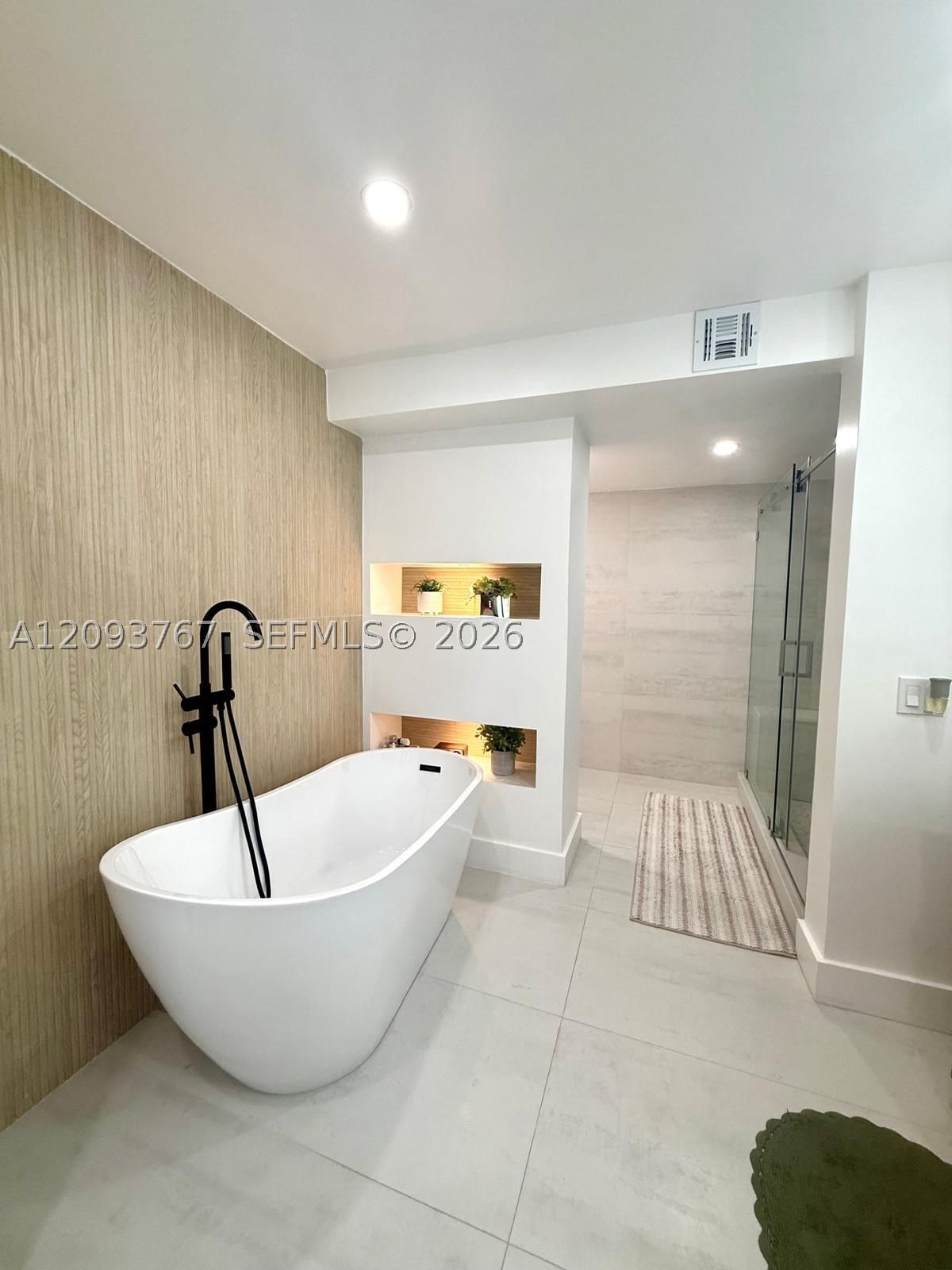 Real estate property located at 9735 52nd St #420, Miami-dade, Doral Oaks Condo #1, Doral, FL