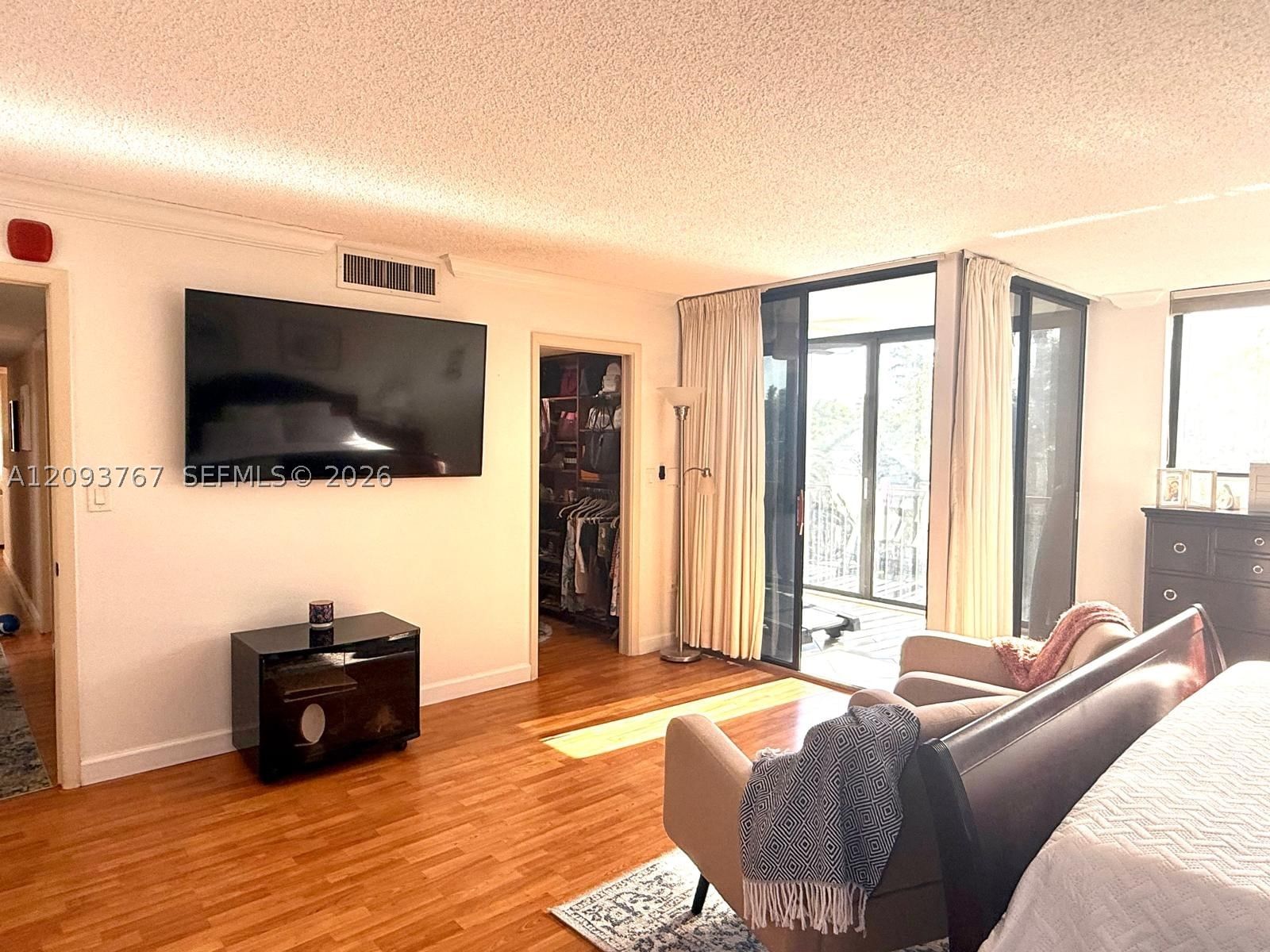 Real estate property located at 9735 52nd St #420, Miami-dade, Doral Oaks Condo #1, Doral, FL