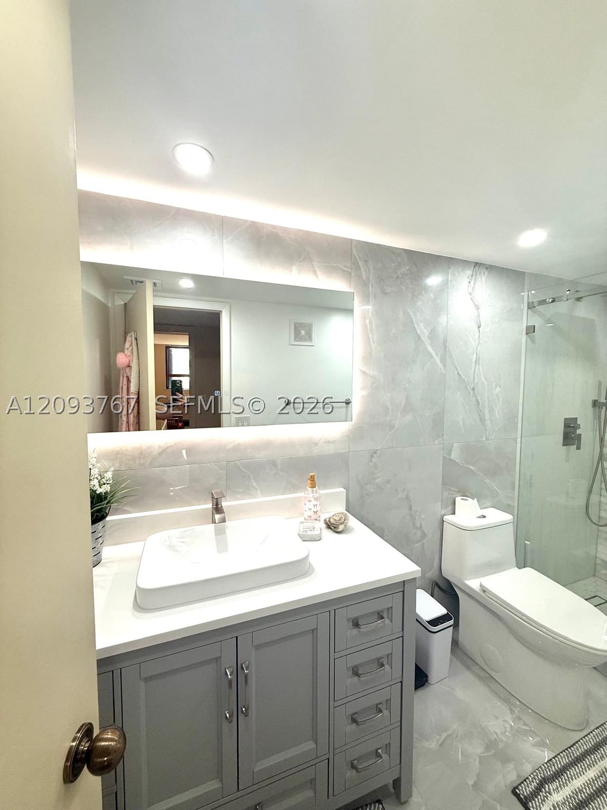 Real estate property located at 9735 52nd St #420, Miami-dade, Doral Oaks Condo #1, Doral, FL