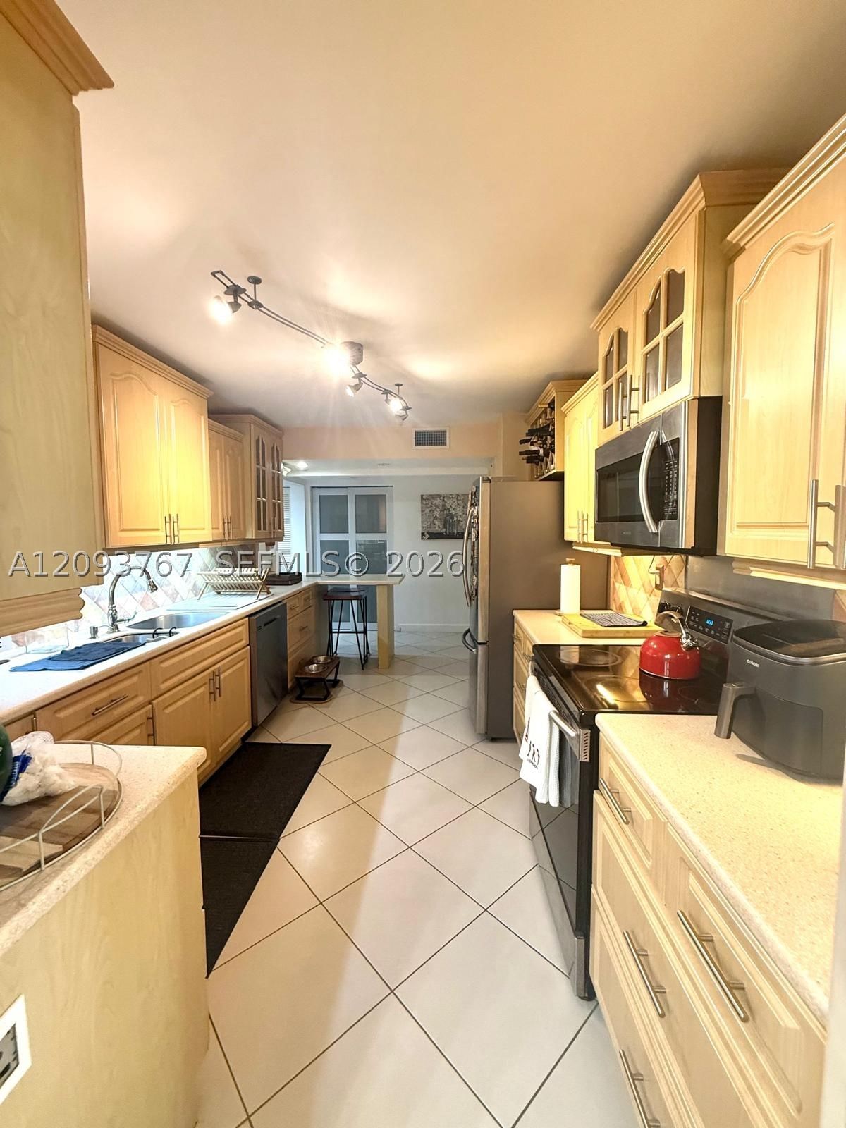 Real estate property located at 9735 52nd St #420, Miami-dade, Doral Oaks Condo #1, Doral, FL