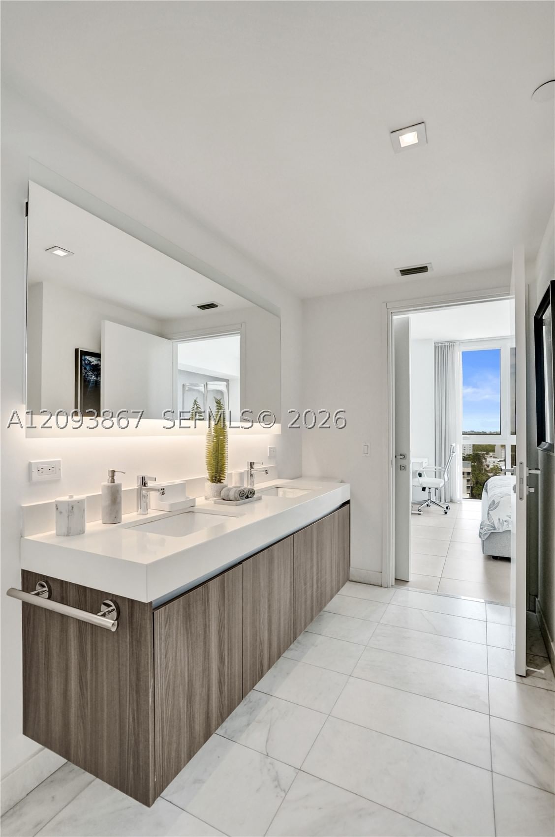 Real estate property located at 401 Birch Rd #1212, Broward, Tiffany House Condo, Fort Lauderdale, FL