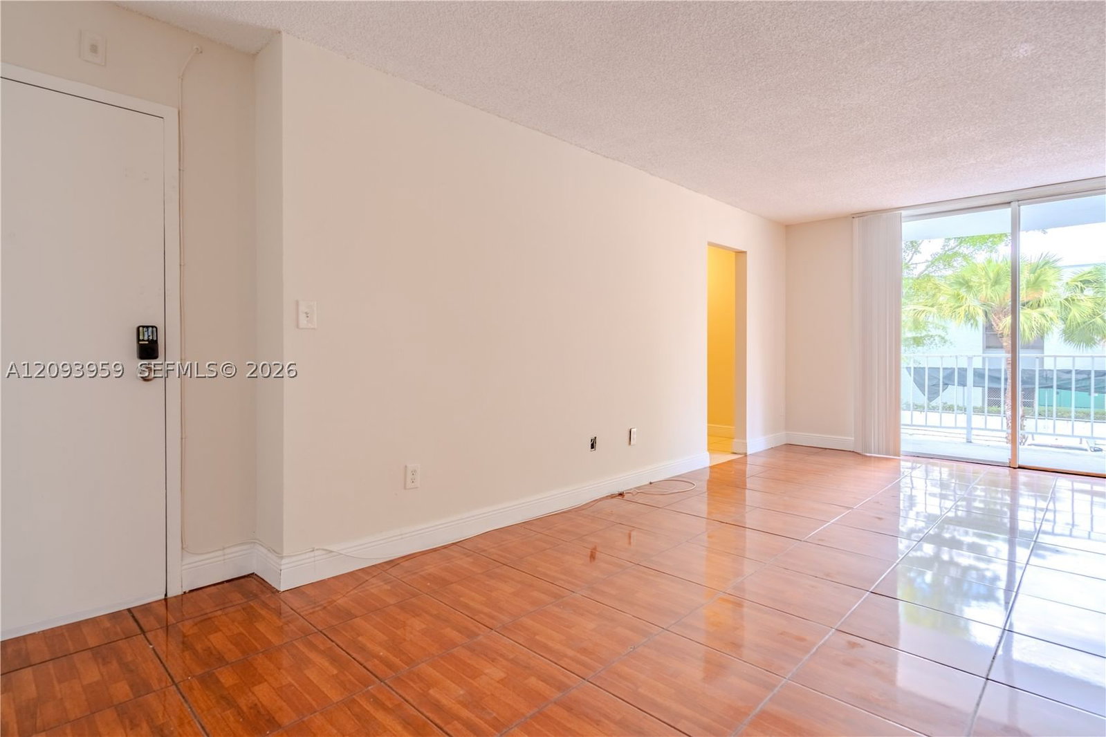 Real estate property located at 482 165th St Rd A-201, Miami-dade, Montecarlo Condo, Miami, FL
