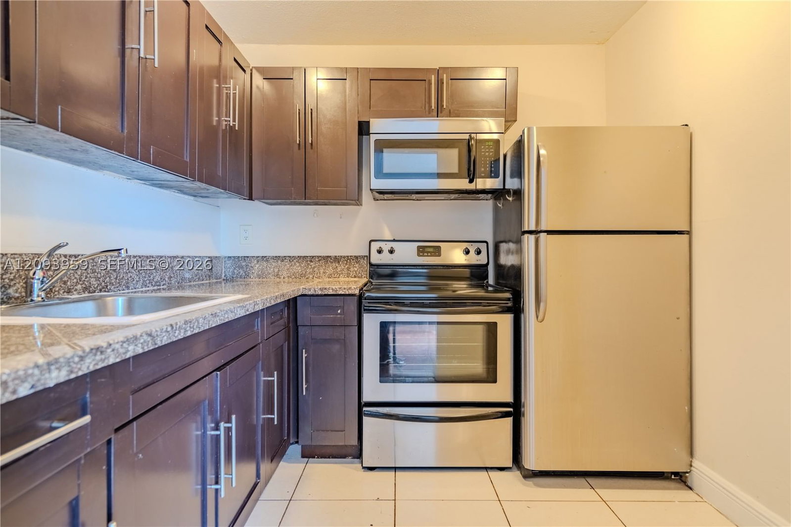 Real estate property located at 482 165th St Rd A-201, Miami-dade, Montecarlo Condo, Miami, FL