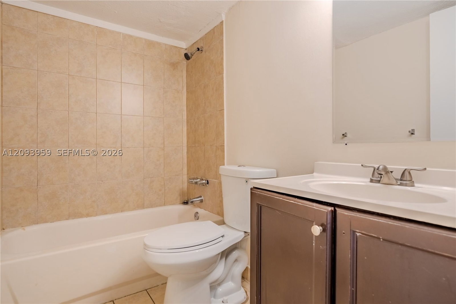 Real estate property located at 482 165th St Rd A-201, Miami-dade, Montecarlo Condo, Miami, FL