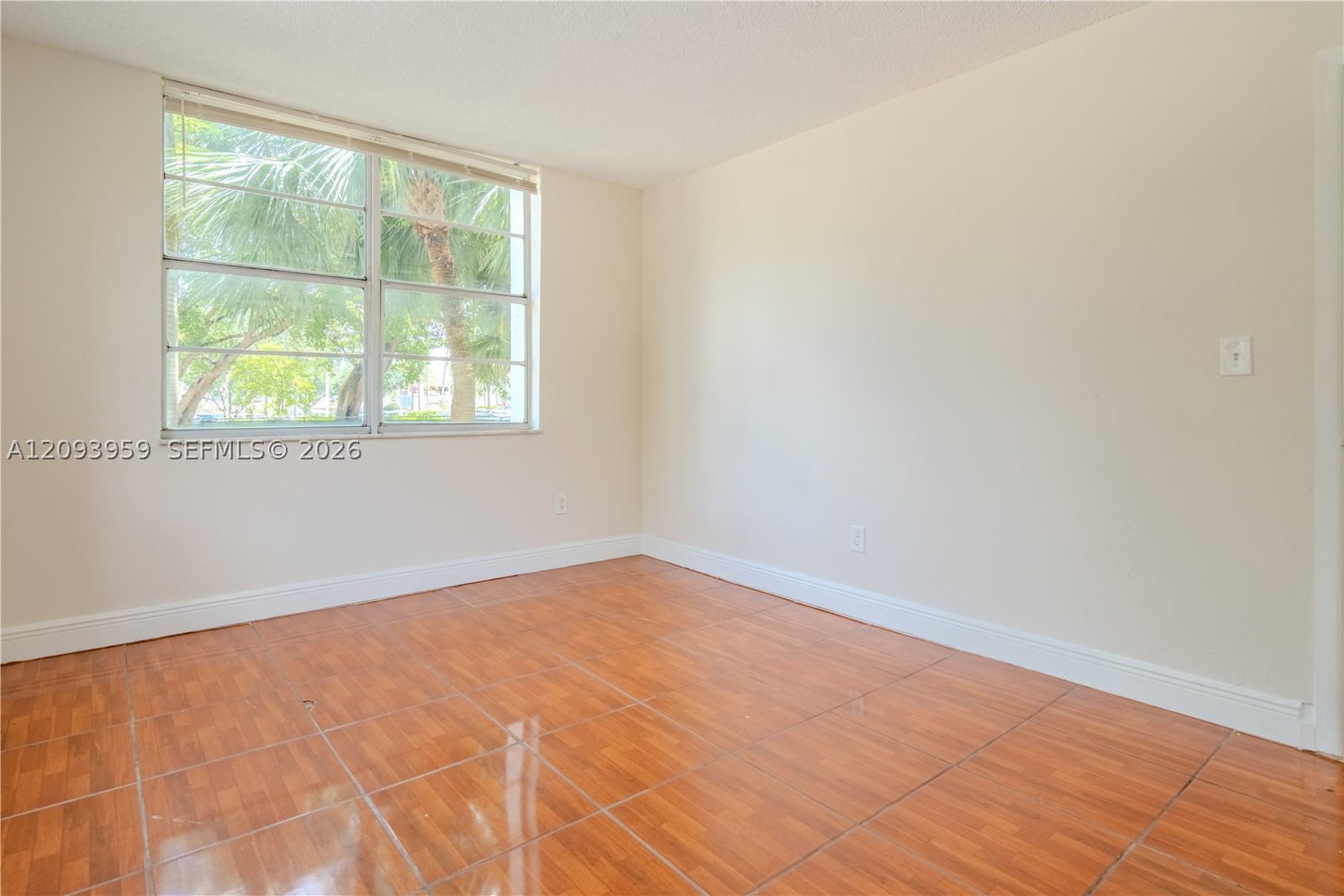 Real estate property located at 482 165th St Rd A-201, Miami-dade, Montecarlo Condo, Miami, FL