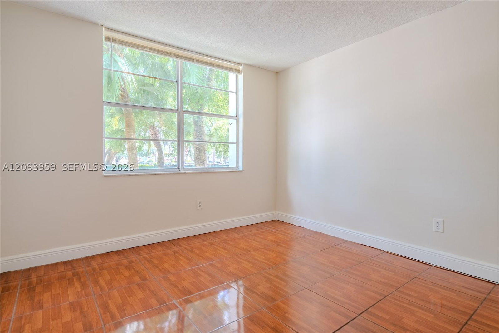 Real estate property located at 482 165th St Rd A-201, Miami-dade, Montecarlo Condo, Miami, FL
