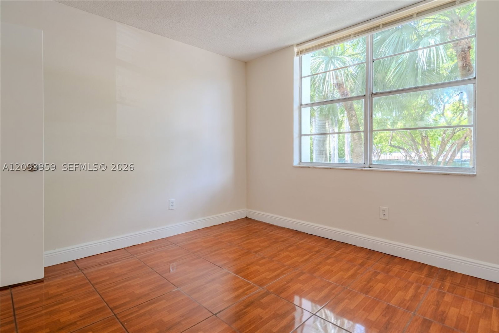 Real estate property located at 482 165th St Rd A-201, Miami-dade, Montecarlo Condo, Miami, FL