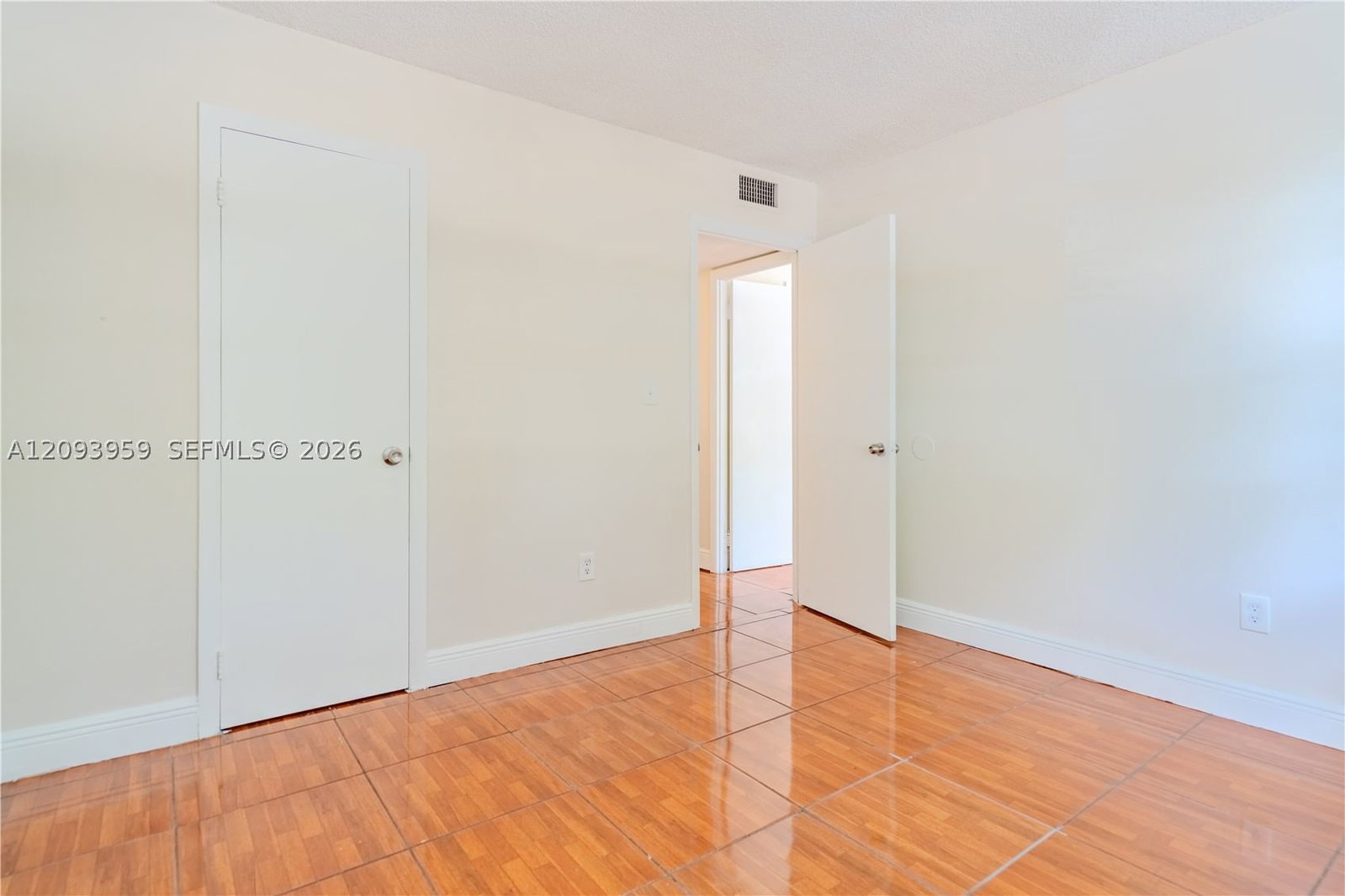Real estate property located at 482 165th St Rd A-201, Miami-dade, Montecarlo Condo, Miami, FL