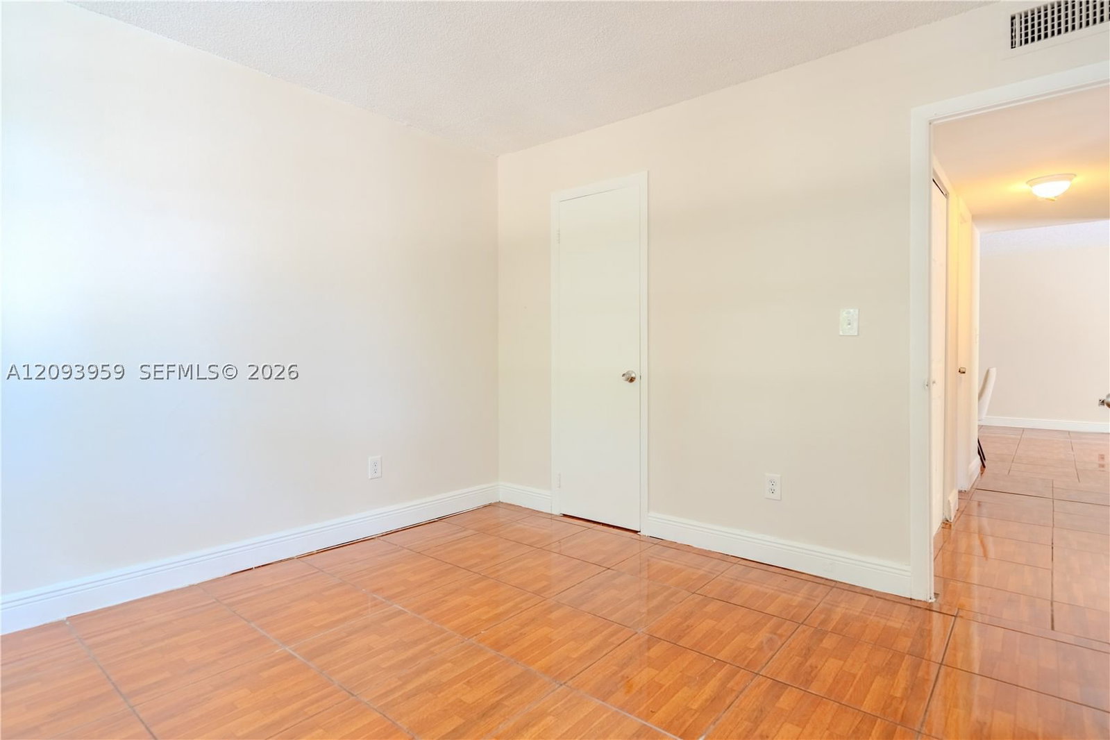 Real estate property located at 482 165th St Rd A-201, Miami-dade, Montecarlo Condo, Miami, FL