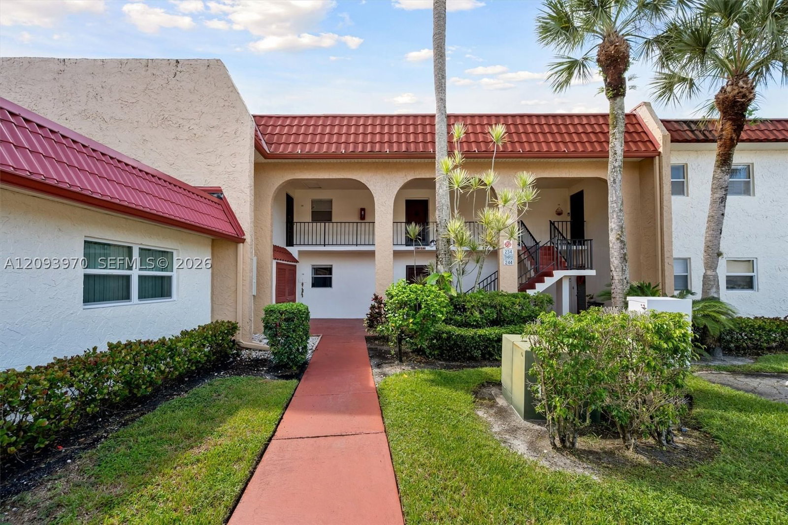 Real estate property located at 236 Lake Dora Dr #236, Palm Beach, Golden Lakes Village Cond, West Palm Beach, FL