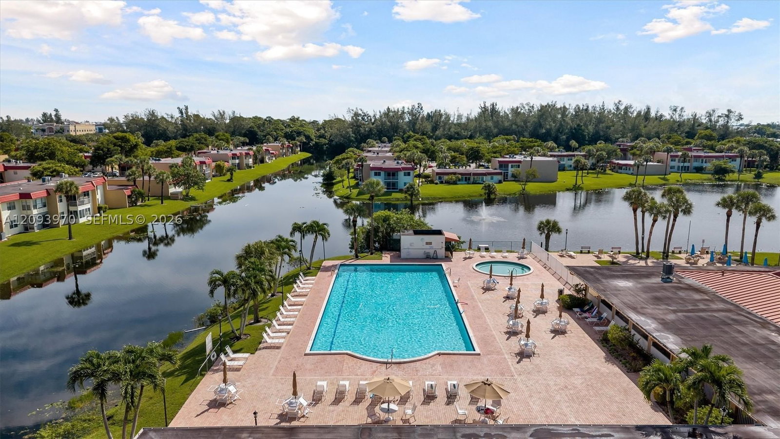 Real estate property located at 236 Lake Dora Dr #236, Palm Beach, Golden Lakes Village Cond, West Palm Beach, FL