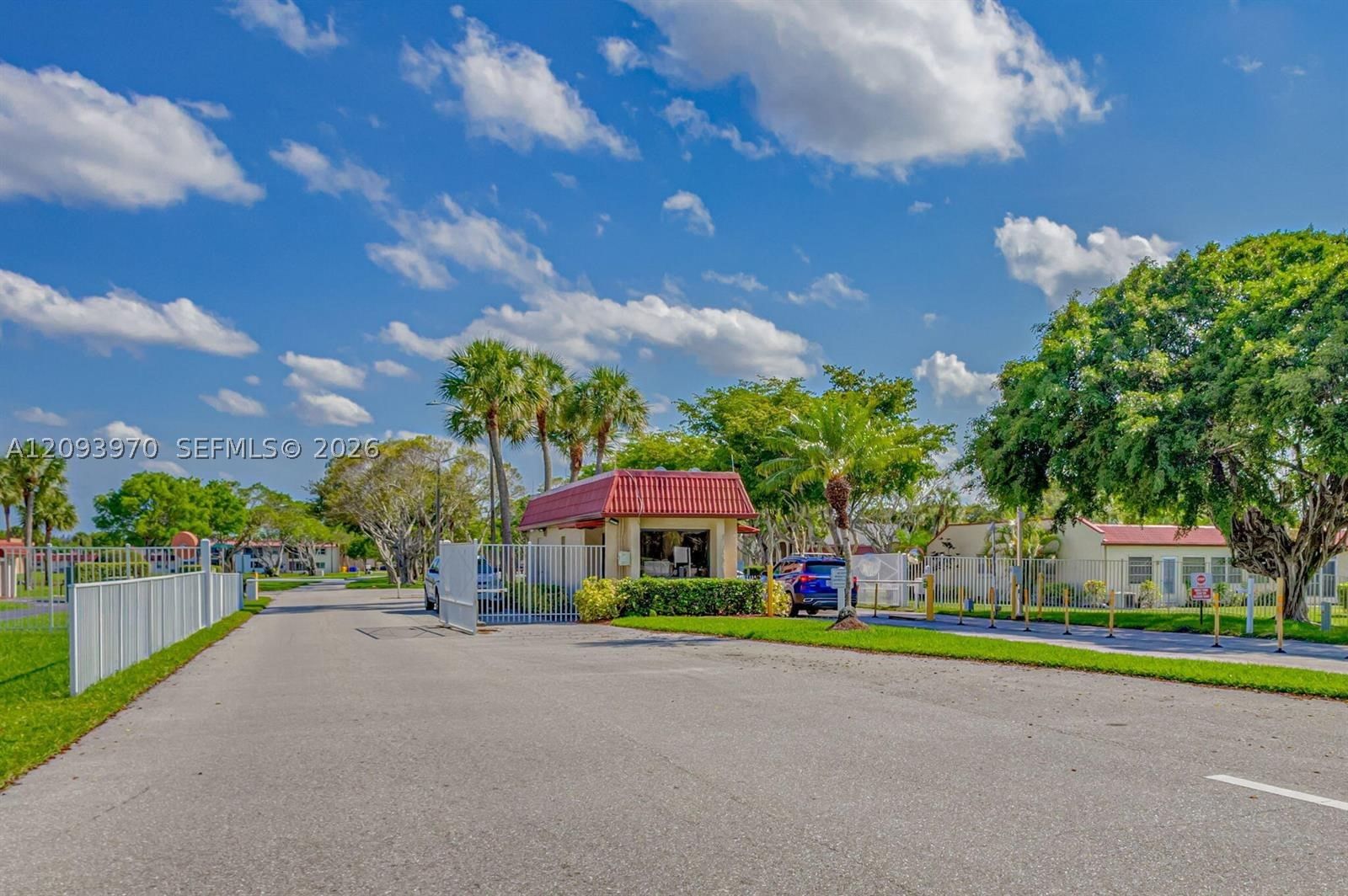 Real estate property located at 236 Lake Dora Dr #236, Palm Beach, Golden Lakes Village Cond, West Palm Beach, FL