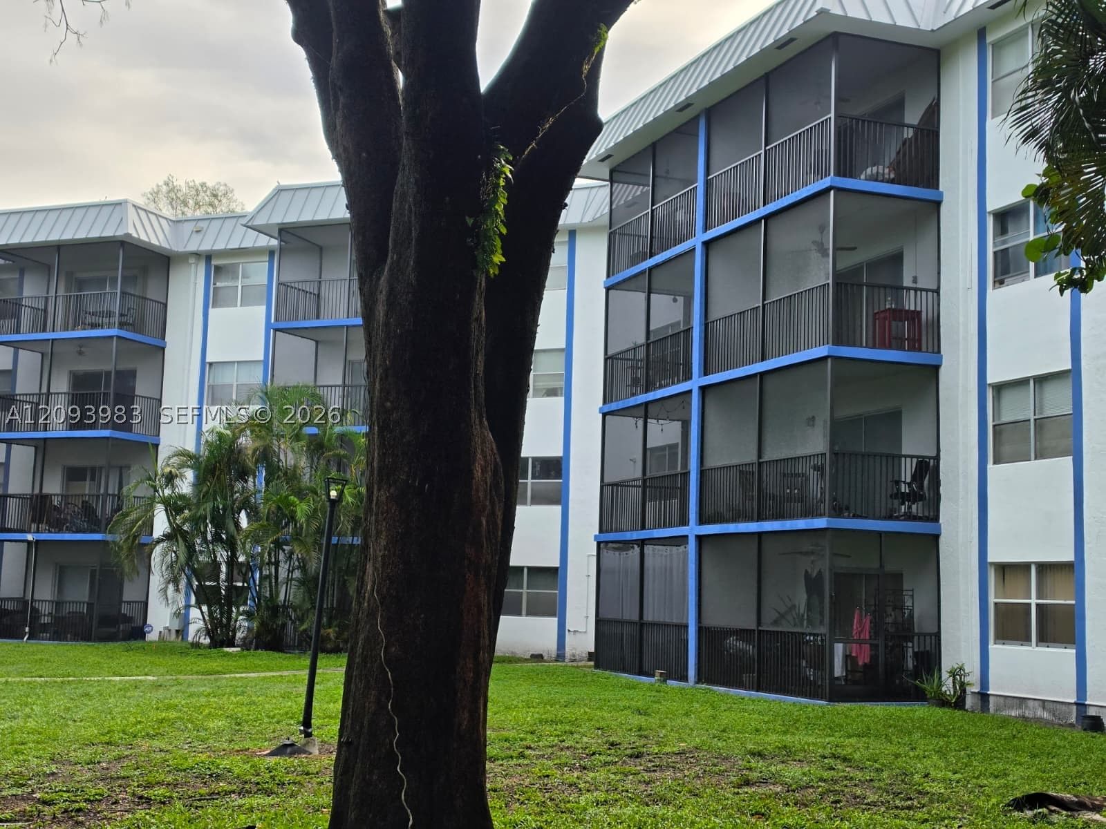 Real estate property located at 5961 Falls Cir Dr #109, Broward, The Falls Of Inverrary, Lauderhill, FL