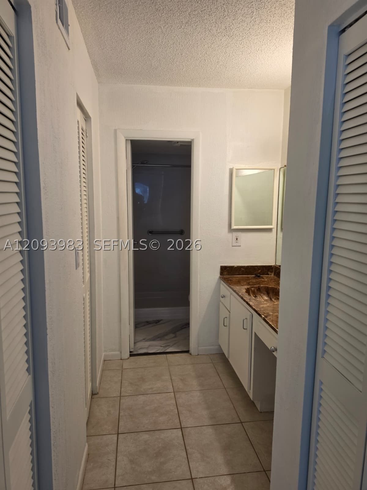 Real estate property located at 5961 Falls Cir Dr #109, Broward, The Falls Of Inverrary, Lauderhill, FL
