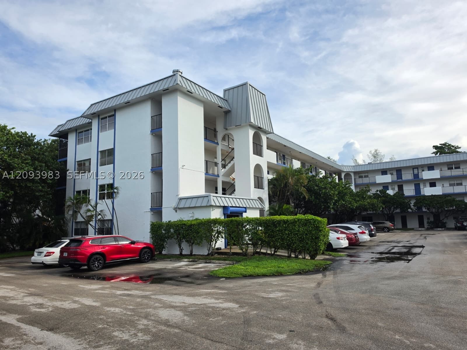 Real estate property located at 5961 Falls Cir Dr #109, Broward, The Falls Of Inverrary, Lauderhill, FL