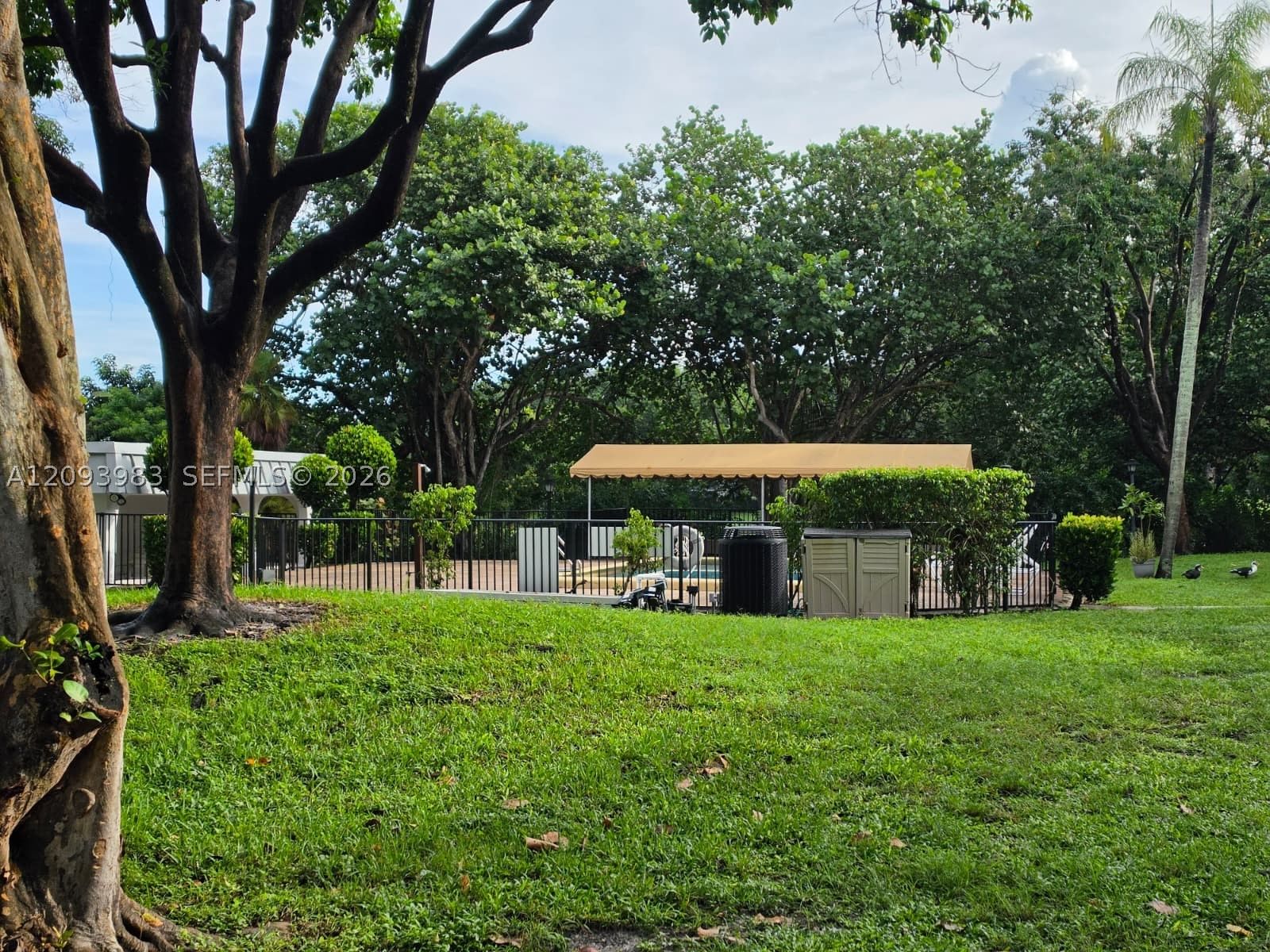 Real estate property located at 5961 Falls Cir Dr #109, Broward, The Falls Of Inverrary, Lauderhill, FL