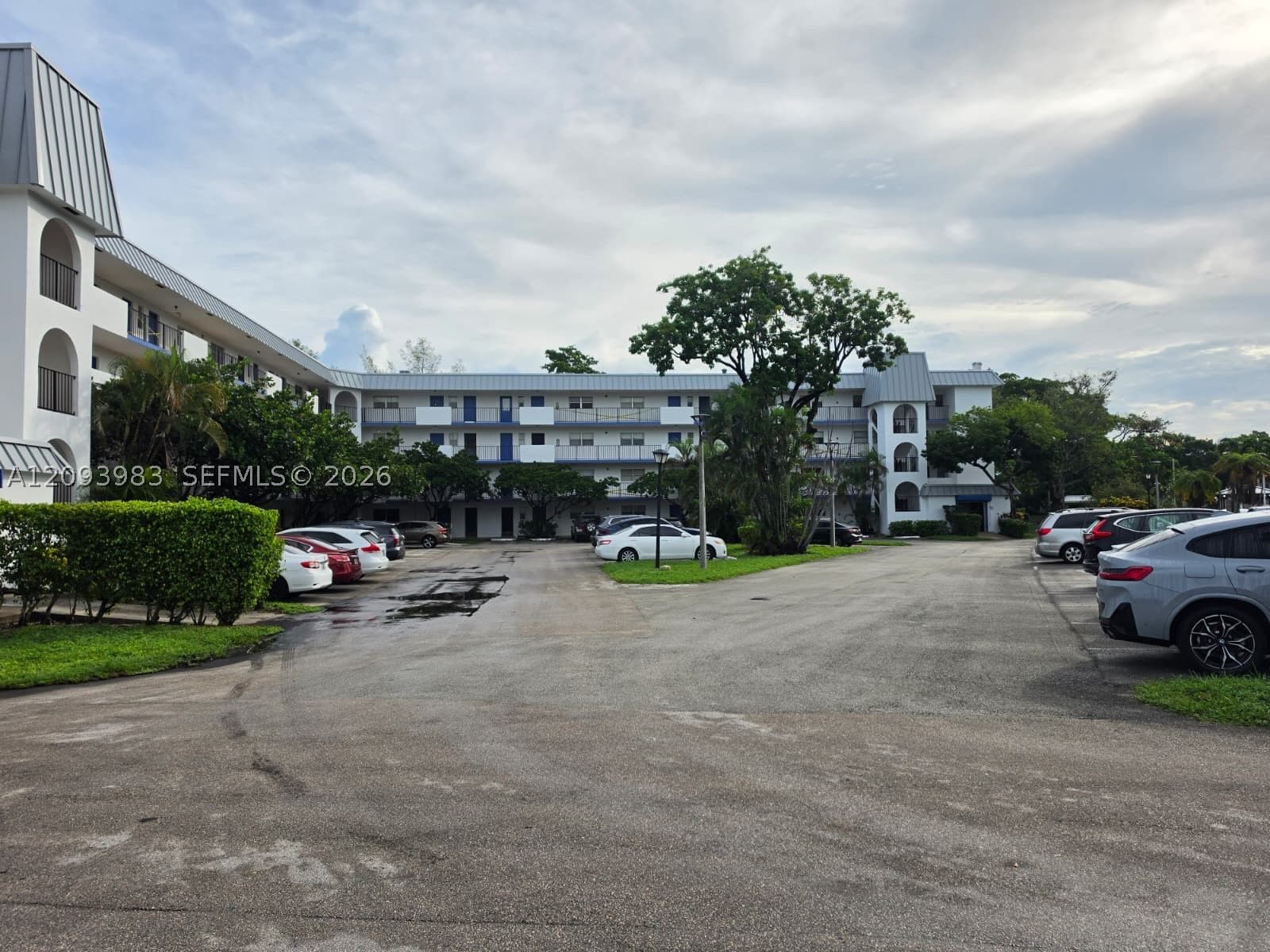 Real estate property located at 5961 Falls Cir Dr #109, Broward, The Falls Of Inverrary, Lauderhill, FL