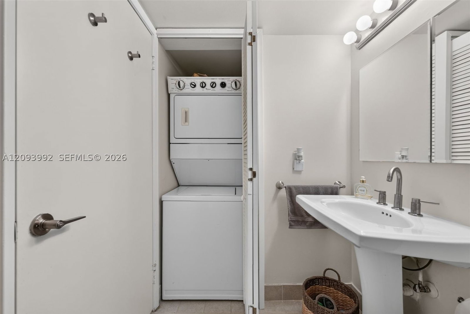 Real estate property located at 3400 192nd St #2012, Miami-dade, Mystic Pointe Tower 600 C, Aventura, FL