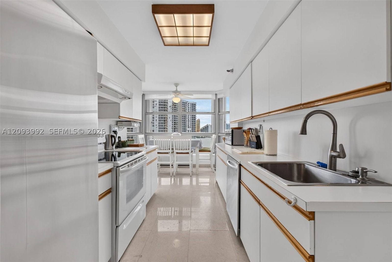 Real estate property located at 3400 192nd St #2012, Miami-dade, Mystic Pointe Tower 600 C, Aventura, FL